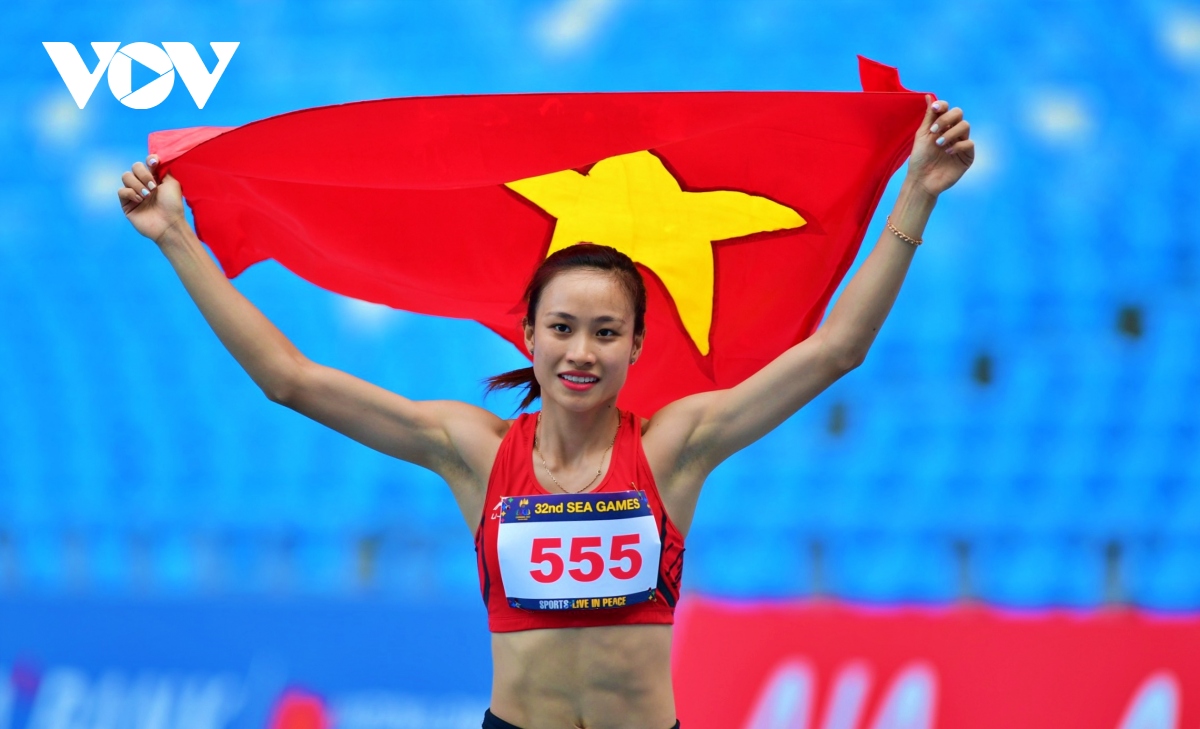 Huỳnh Thị Mỹ Tiên ăn mừng tấm HCV ở đường chạy 100m rào nữ. (Ảnh: Dương Thuật)