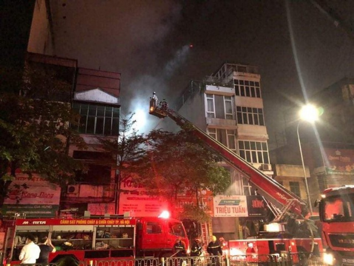 Vụ hỏa hoạn khiến 4 người tử vong ở đường Tôn Đức Thắng (Hà Nội) xảy ra vào ngày 4/4/2021, là ngôi nhà ống, kết hợp kinh doanh, khi xảy ra cháy, các nạn nhân không thể thoát hiểm.