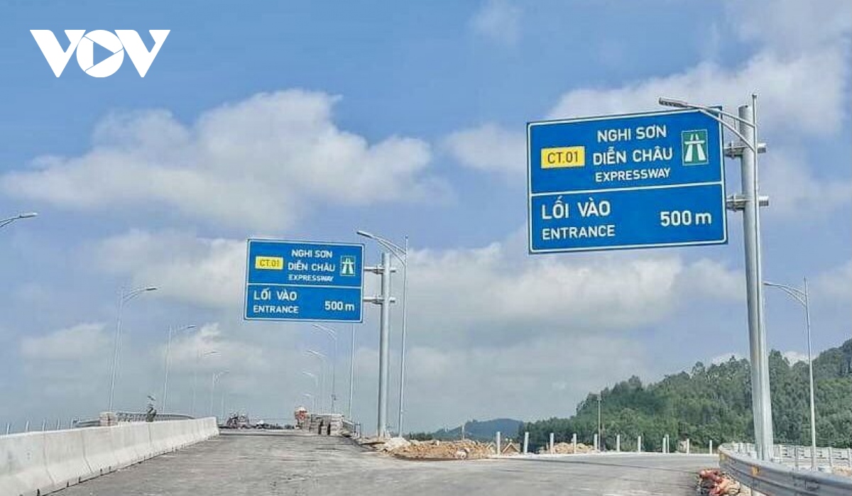 Một nút giao trên cao tốc Nghi Sơn - Diễn Châu chuẩn bị thông xe.