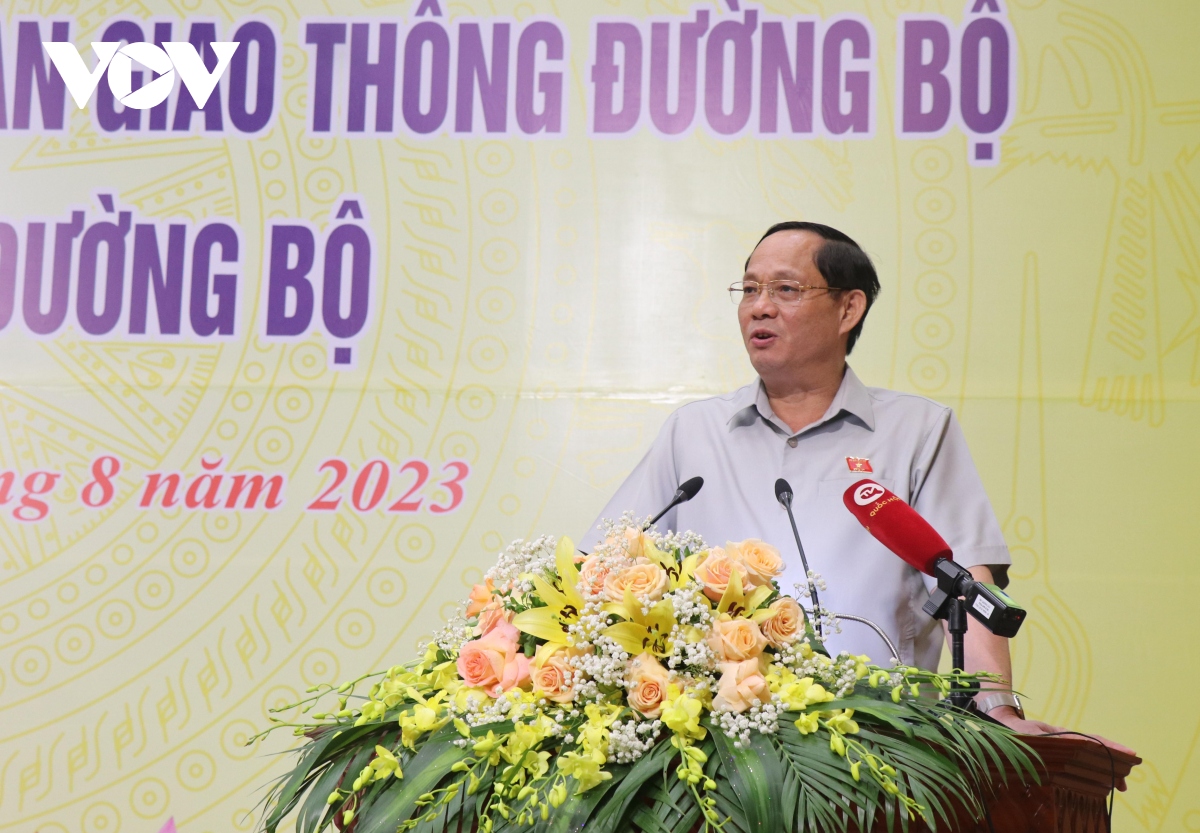 Thượng tướng Trần Quang Phương, Phó Chủ tịch Quốc hội phát biểu tại tọa đàm.