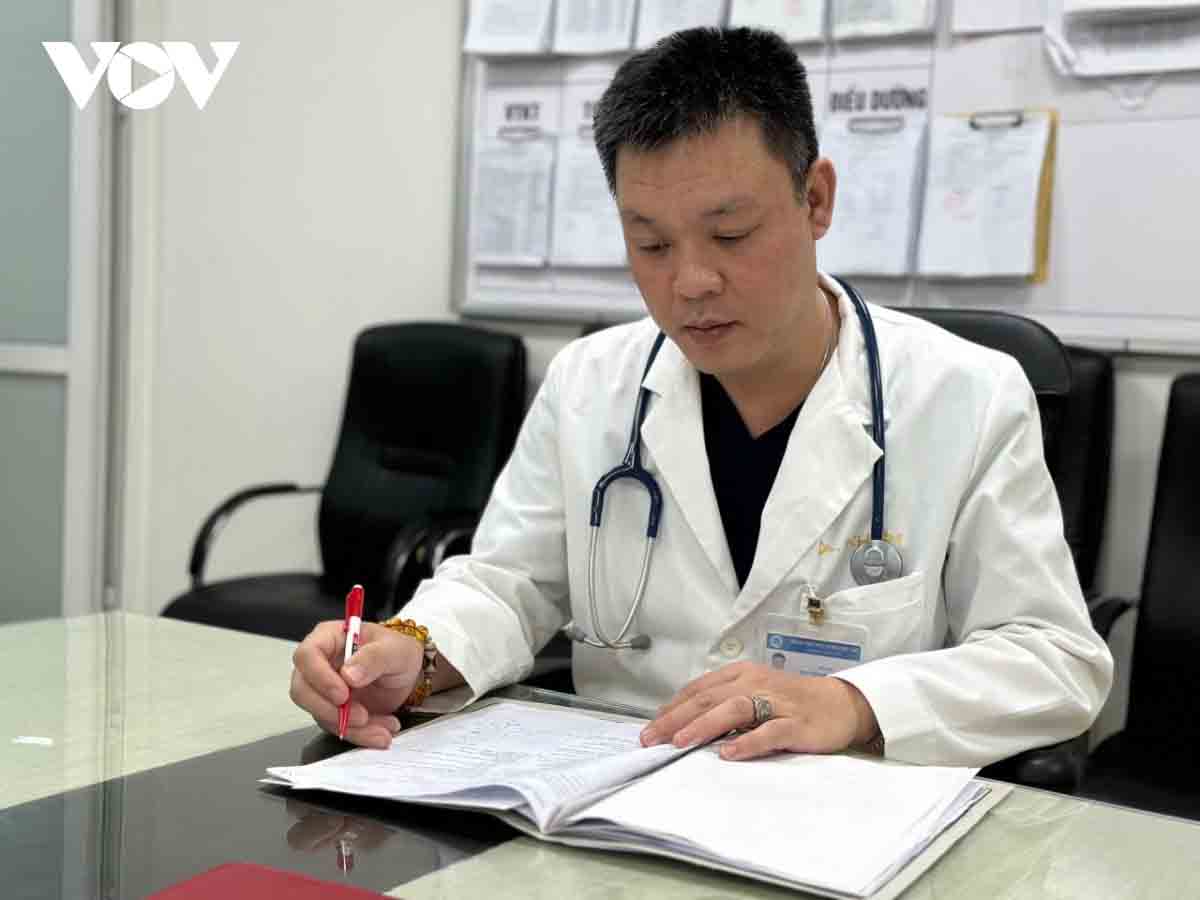 Bác sĩ Nguyễn Đặng Khiêm - Trưởng khoa Cấp cứu, Bệnh viện Hữu nghị Việt Xô.