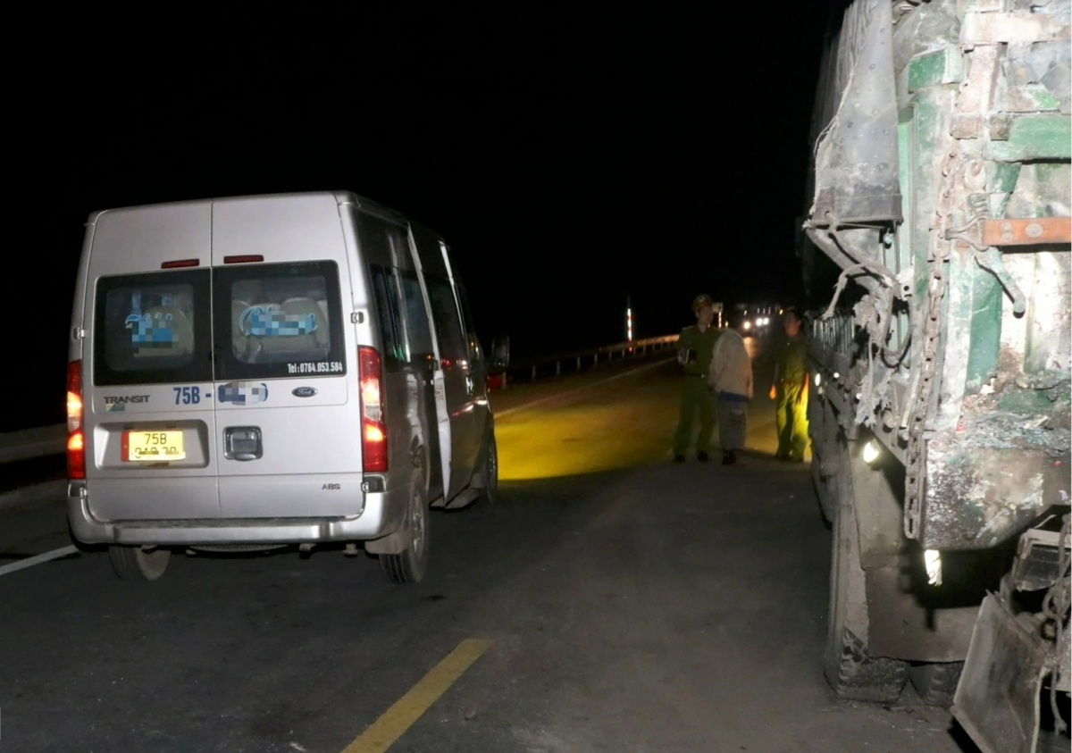 Vụ tai nạn giao thông khiến 2 người tử vong trên tuyến cao tốc Cam Lộ - La Sơn.