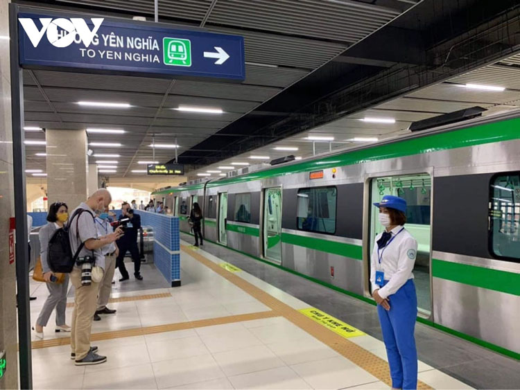 Dự án đường sắt Cát Linh - Hà Đông là dự án giao thông trọng điểm của thủ đô Hà Nội. Dự án đã thực hiện hơn 1 thập niên với hàng chục lần lần lỡ hẹn, đội vốn lên 30-40% cuối cùng cũng đã được chấp thuận đưa vào khai thác.