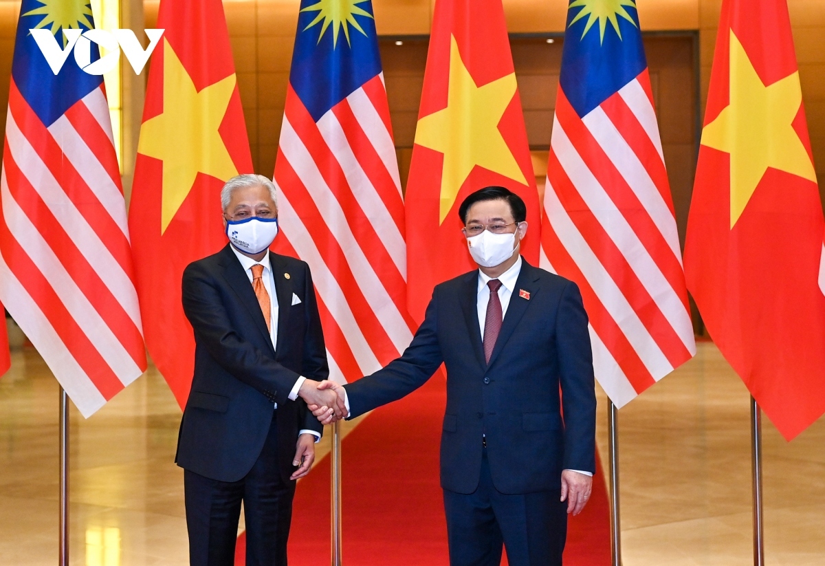 Chủ tịch Quốc hội Vương Đình Huệ và Thủ tướng Malaysia Dato’ Sri Ismail Sabri bin Yaakob.