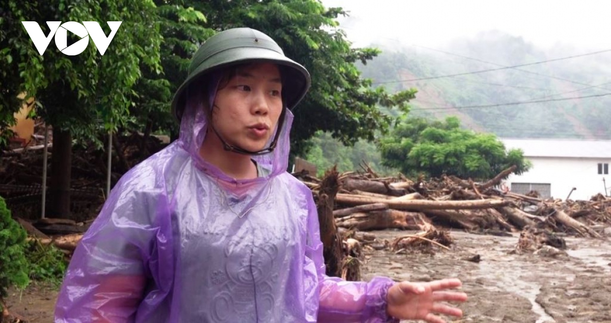 Chị Giàng Thị Khua ở xã Hồ Bốn, huyện Mù Cang Chải (Yên Bái) cảm thấy rất may mắn khi cả gia đình kịp chạy thoát khi lũ về.