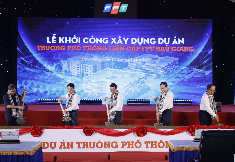 Chủ tịch nước Võ Văn Thưởng dự lễ khởi công Dự án Trường Phổ thông liên cấp FPT Hậu Giang.