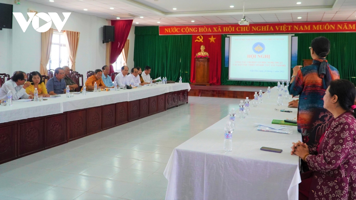 Hội VHNT các DTTS Việt Nam cần mở các trại viết, lớp bồi dưỡng sáng tác, những hội thảo, hội nghị chuyên đề; phối hợp mật thiết với các hội VHNT địa phương để các hoạt động được tăng cường vừa sâu vừa rộng.