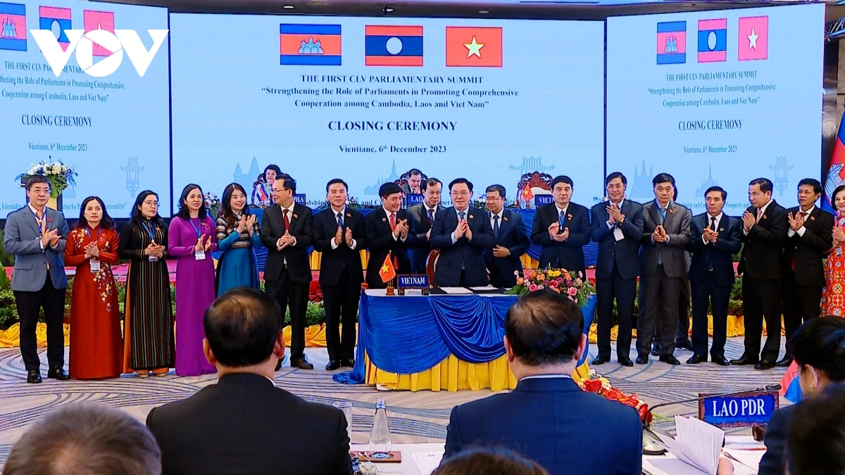 Hội nghị cấp cao Quốc hội CLV lần thứ nhất đã thành công tốt đẹp, thông qua Tuyên bố chung về tăng cường vai trò của nghị viện trong thúc đẩy hợp tác toàn diện giữa Campuchia - Lào - Việt Nam.