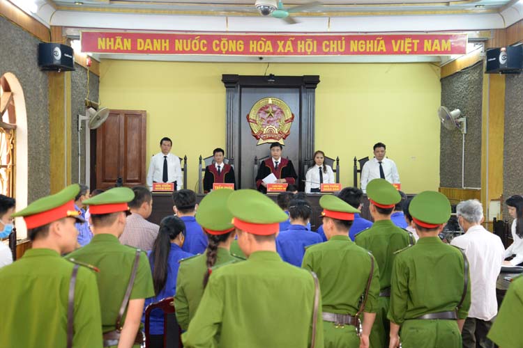 Tòa án nhân dân tỉnh Sơn La tuyên án 12 bị cáo trong vụ gian lận điểm thi tại Kỳ thi THPT Quốc gia 2018.