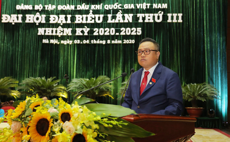 Đồng chí Trần Sỹ Thanh trình bày diễn văn khai mạc Đại hội.