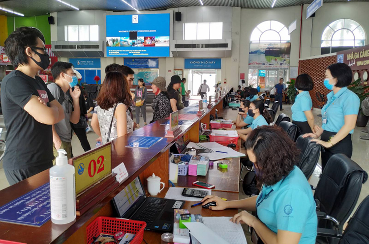 Đầu tháng 7/2020, tỉnh Quảng Ninh tung ra chương trình kích cầu 200 tỷ đồng miễn, giảm nhiều loại vé, phí.