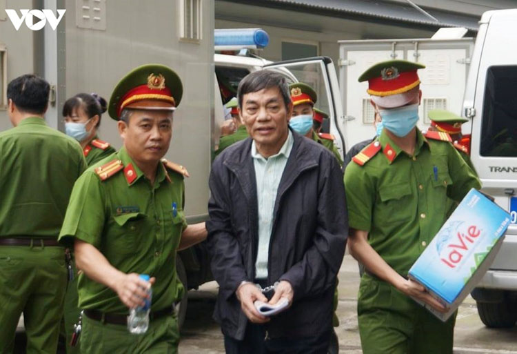 Dẫn giải bị cáo Mai Văn Tinh - Cựu Chủ tịch HĐQT Công ty Thép Việt Nam.