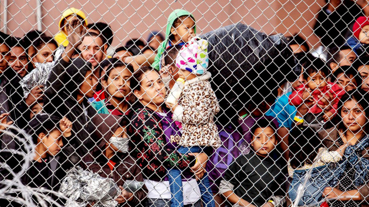 Người di cư từ các nước Trung Mỹ vượt biên đến Mỹ. (Ảnh: KT)