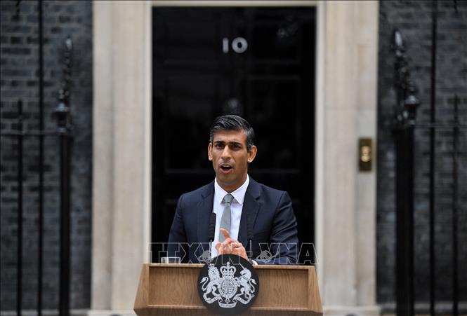 Tân Thủ tướng Anh Rishi Sunak phát biểu tại Số 10 phố Downing ở London ngày 25/10/2022. (Ảnh: AFP/TTXVN)