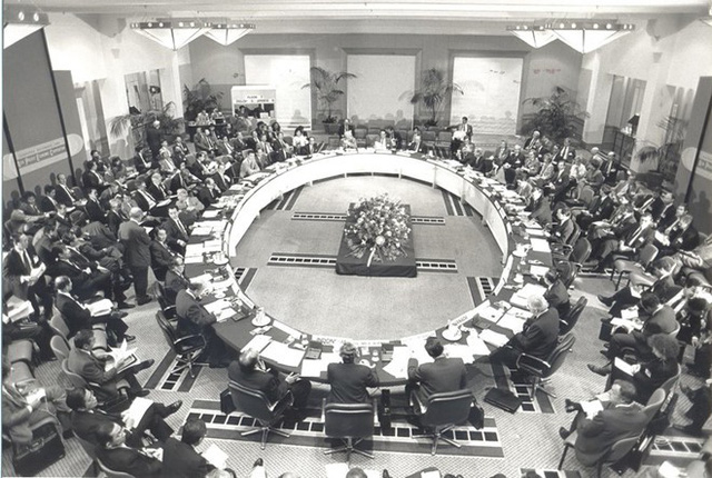 Cuộc họp đầu tiên của APEC diễn ra tại Australia năm 1989  với sự góp mặt của 12 nền kinh tế thành viên. (Ảnh: APEC.org)