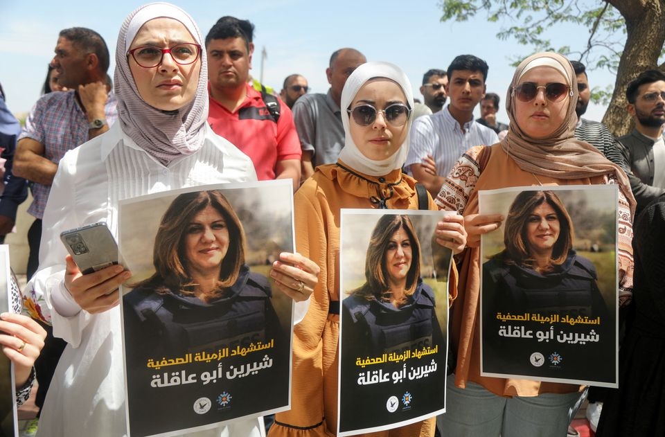 Biểu tình phản đối cái chết của Nữ nhà báo Shireen Abu Akleh. (Ảnh: Reuters) 