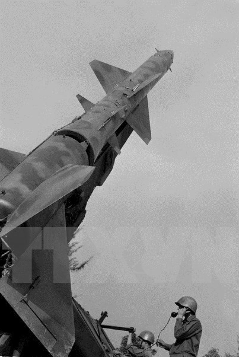 Bộ đội tên lửa phòng không là lực lượng nòng cốt trong những năm tháng chiến tranh, đã đánh bại hơn 1000 máy bay địch trong đó có 65 máy bay B-52. (Ảnh: TTXVN)