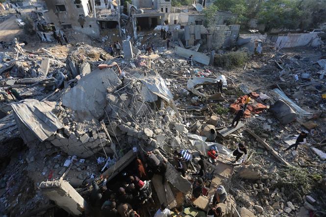 Cảnh đổ nát sau vụ không kích của Israel xuống thành phố Rafah, miền Nam Dải Gaza ngày 4/12/2023. (Ảnh: THX/TTXVN)