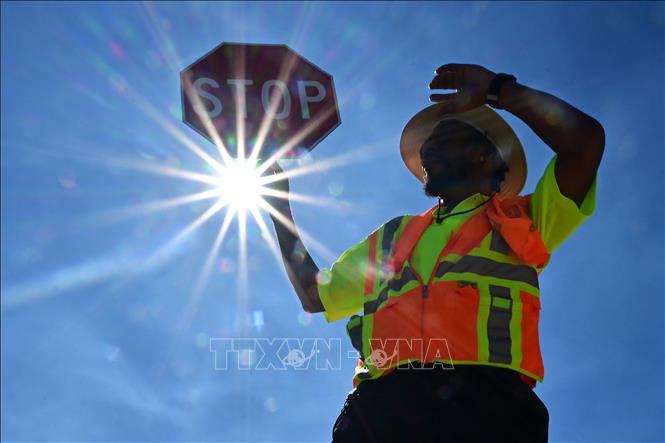 Nắng chói chang tại Las Vegas, bang Nevada (Mỹ), ngày 12/7/2023. (Ảnh: AFP/TTXVN)