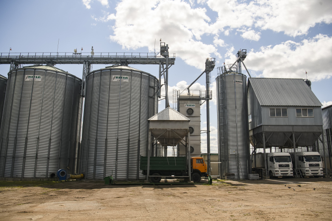 Các silo tích trữ và bảo quản ngũ cốc tại một trang trại ở vùng Vinnytsia, Ukraine, tháng 7/2021. (Ảnh: AFP)