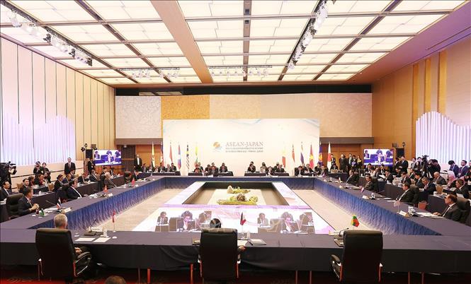 Phiên khai mạc Hội nghị cấp cao kỷ niệm 50 năm quan hệ ASEAN - Nhật Bản. (Ảnh: Dương Giang/TTXVN)