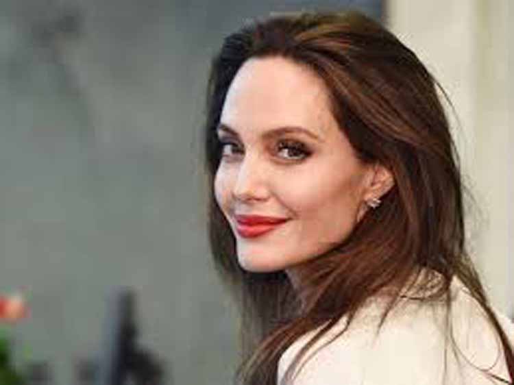 Angelina Jolie tuổi 45
