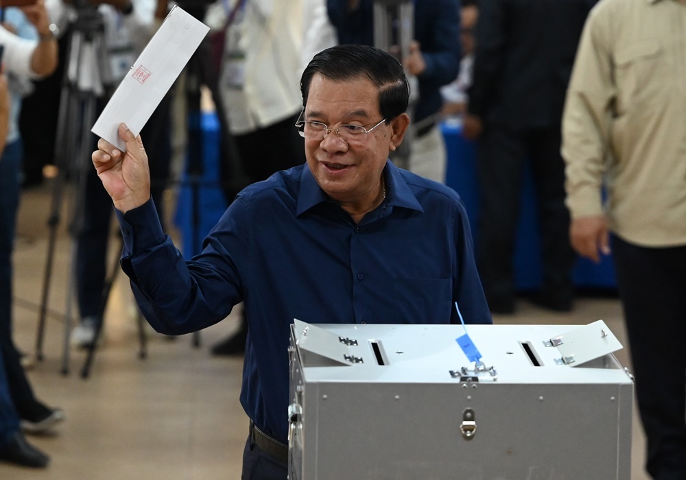 Ông Hun Sen đi bầu cử hôm 23/7. (Ảnh: TL)
