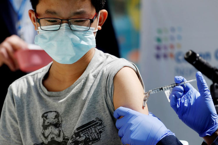Theo TS.BS Phạm Quang Thái, Việt Nam đã có kế hoạch đặt mua bổ sung 20 triệu liều vaccine để đáp ứng đủ tiêm cho trẻ từ 12-18 tuổi (khoảng 9-10 triệu trẻ). Ảnh: KT