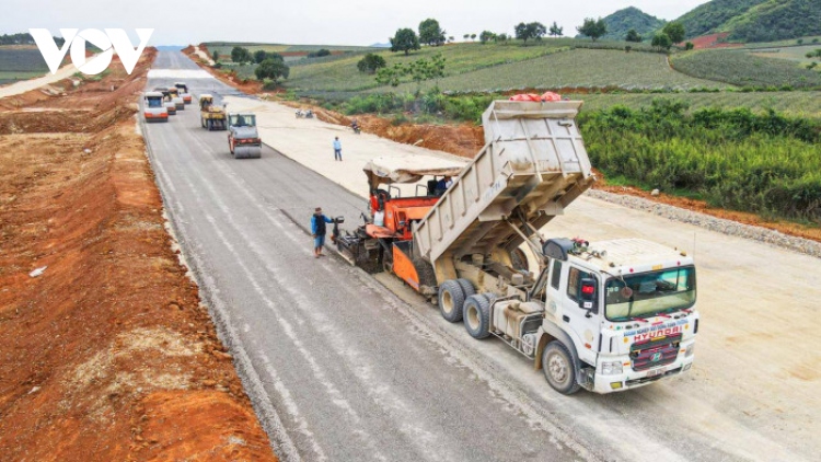 Cao tốc Bắc - Nam giai đoạn 1 đang được khẩn trương thi công.