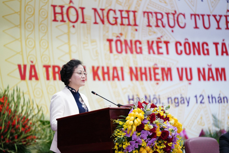 Bộ trưởng Bộ Nội vụ Phạm Thị Thanh Trà phát biểu khai mạc Hội nghị trực tuyến toàn quốc tổng kết công tác năm 2021 và triển khai nhiệm vụ năm 2022 của ngành Nội vụ diễn ra ngày 12/1 tại Hà Nội.