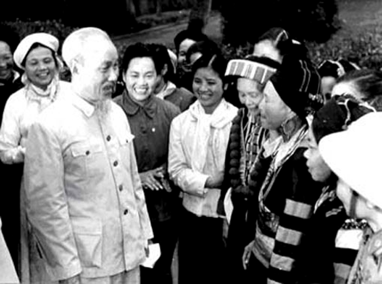 Chủ tịch Hồ Chí Minh luôn đau đáu một lòng vì cuộc sống ấm no, hạnh phúc của nhân dân (Ảnh: Tư liệu).
