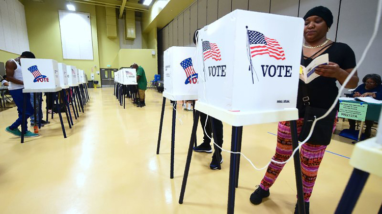 Cử tri Mỹ tham gia cuộc bầu cử sơ bộ cuối tháng 2/2020. (Ảnh: Reuters)