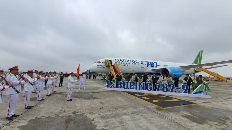 Máy bay Boeing 787-9 đầu tiên của Bamboo Airways có tên gọi Ha Long Bay (vịnh Hạ Long).