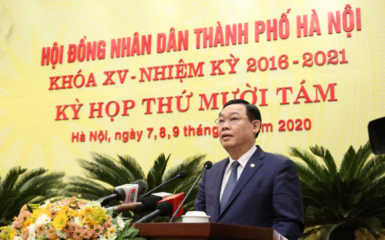 Bí thư Thành ủy Hà Nội Vương Đình Huệ phát biểu chỉ đạo tại kỳ họp.
