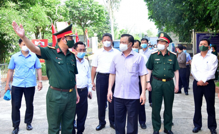 Bí thư Thành ủy Hà Nội Đinh Tiến Dũng kiểm tra công tác phòng, chống dịch Covid-19 trên địa bàn thành phố.