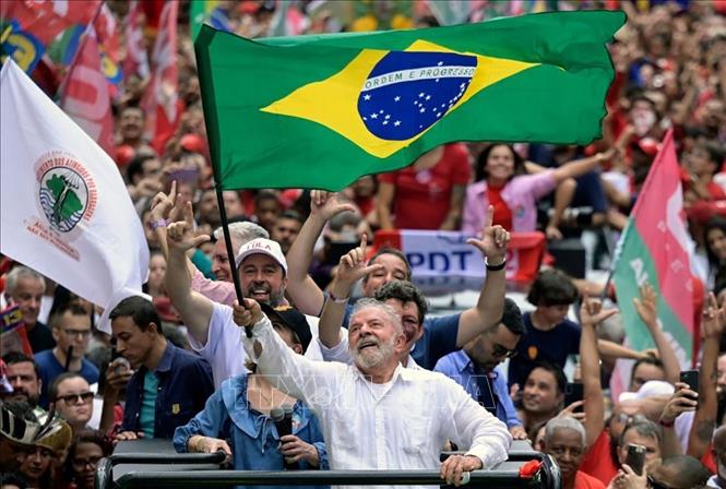 Ứng cử viên Tổng thống Brazil Luiz Inácio Lula da Silva tại cuộc vận động tranh cử ở Belo Horizonte, bang Minas Gerais, Brazil, ngày 29/10/2022. Ảnh: AFP/TTXVN