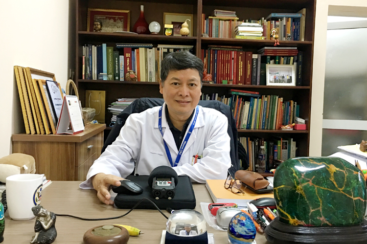 PGS.TS Nguyễn Đức Chính, Trưởng khoa Phẫu thuật Nhiễm khuẩn và Chăm sóc vết thương, Bệnh viện Việt Đức.  