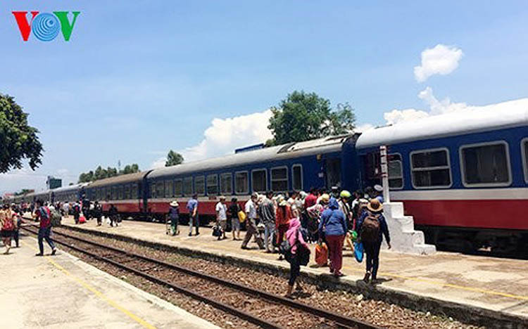Đường sắt Việt Nam sẽ tổ chức chạy thêm hàng loạt các đôi tàu trên nhiều hành trình trong dịp nghỉ lễ Quốc khánh 2/9, đáp ứng nhu cầu đi lại của người dân.