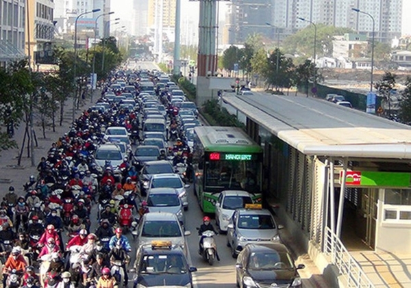 Người dân Hà Nội sẽ phải thay đổi thói quen di chuyển bằng xe máy trong thời gian tới.