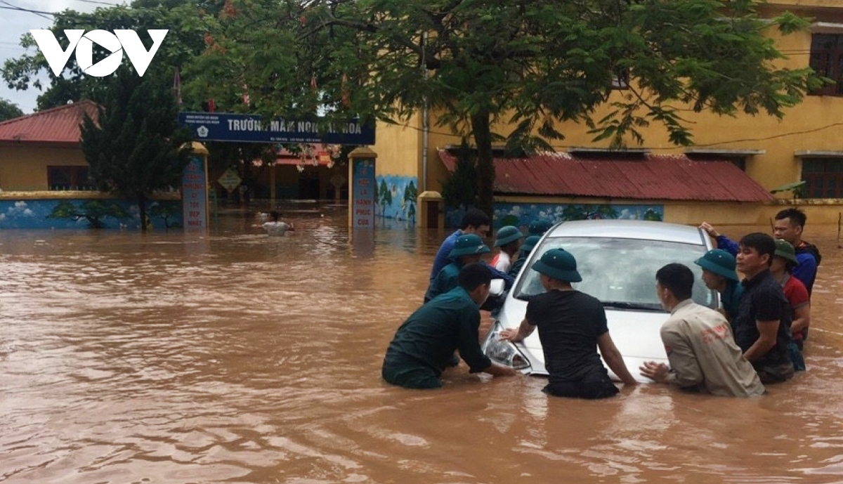 Mưa lớn gây ngập ở nhiều địa phương.