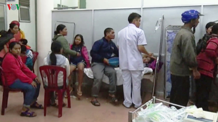 Trung tâm Y tế huyện Di Linh huy động mọi nguồn lực để cấp cứu cho các bệnh nhân.