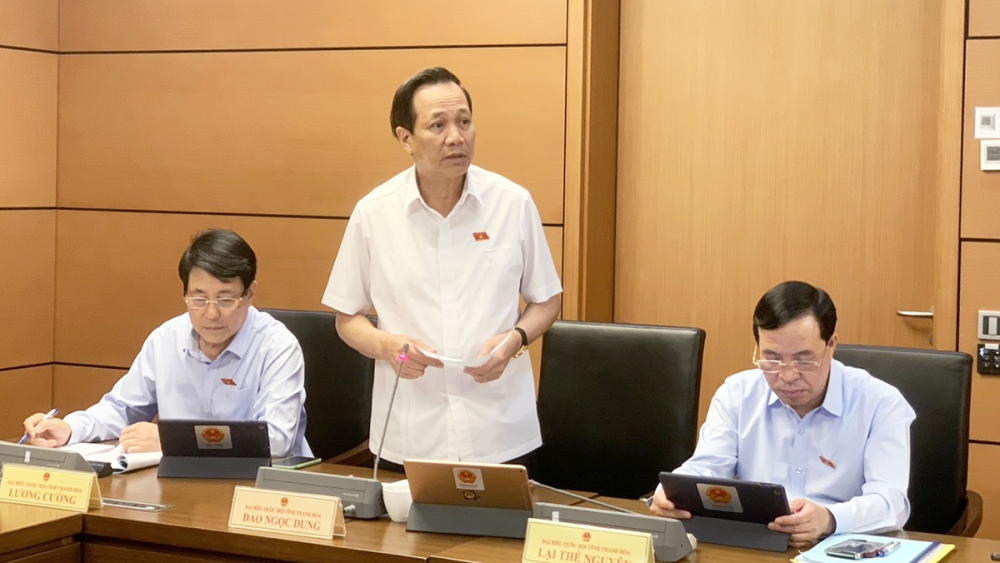 Bộ trưởng Đào Ngọc Dung phát biểu tại phiên thảo luận tổ tại Kỳ họp thứ 6 Quốc hội khoá XV.