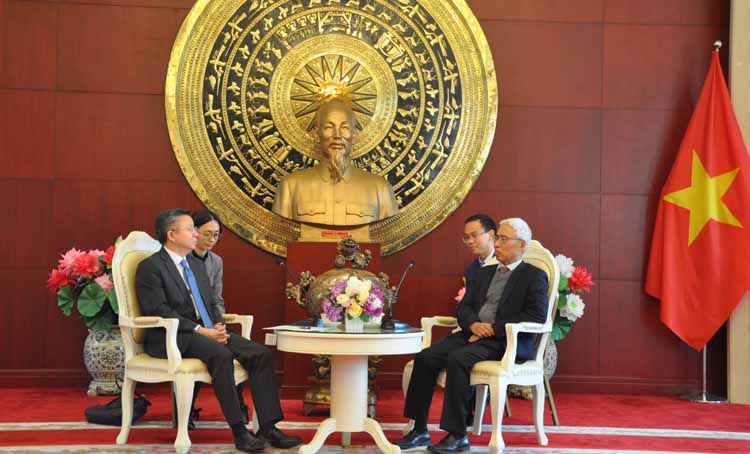 Đại sứ Việt Nam tại Trung Quốc Phạm Sao Mai tiếp Phó Thị trưởng thành phố Trùng Khánh Lý Ba.