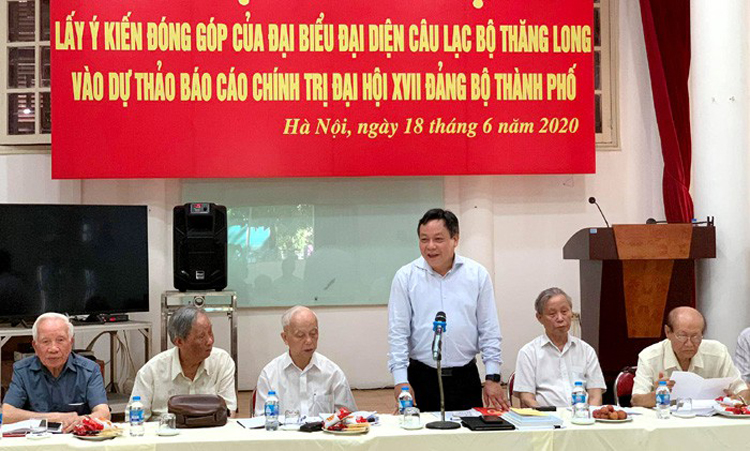 Câu lạc bộ Thăng Long tổ chức Hội nghị lấy ý kiến đóng góp vào Dự thảo văn kiện Đại hội XVII Đảng bộ Thành phố Hà Nội. (Ảnh: Cổng TTĐT TP. Hà Nội)