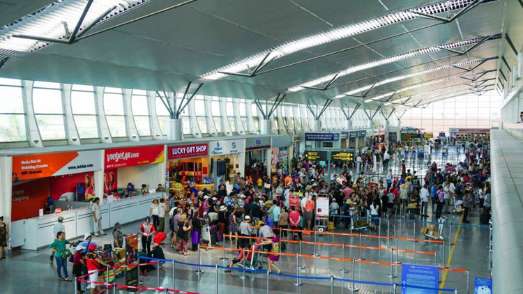 Cục Hàng không Việt Nam yêu cầu các hãng hàng không được yêu cầu dừng bán vé các chặng bay nội địa và hoàn tiền cho khách theo đúng kênh thanh toán mà khách đã thực hiện.