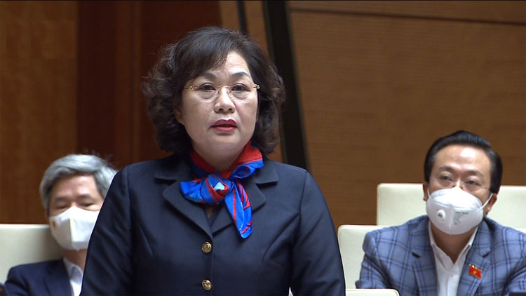 Thống đốc Ngân hàng Nhà nước Nguyễn Thị Hồng phát biểu trước Quốc hội sáng 12/11/2021.