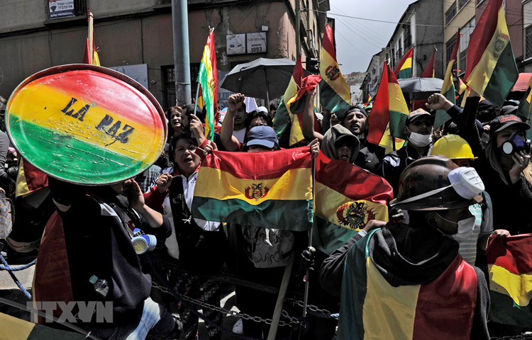 Biểu tình tại thủ đô La Paz, Bolivia, ngày 9/11/2019. (Ảnh: AFP/TTXVN)