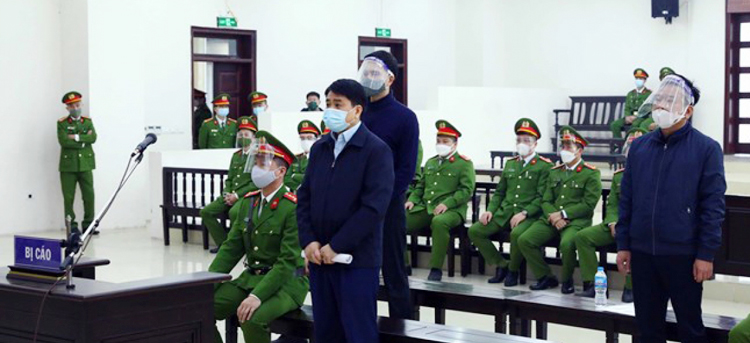 3 bị cáo Nguyễn Đức Chung, Nguyễn Trường Giang và Võ Tiến Hùng khai báo trước tòa.