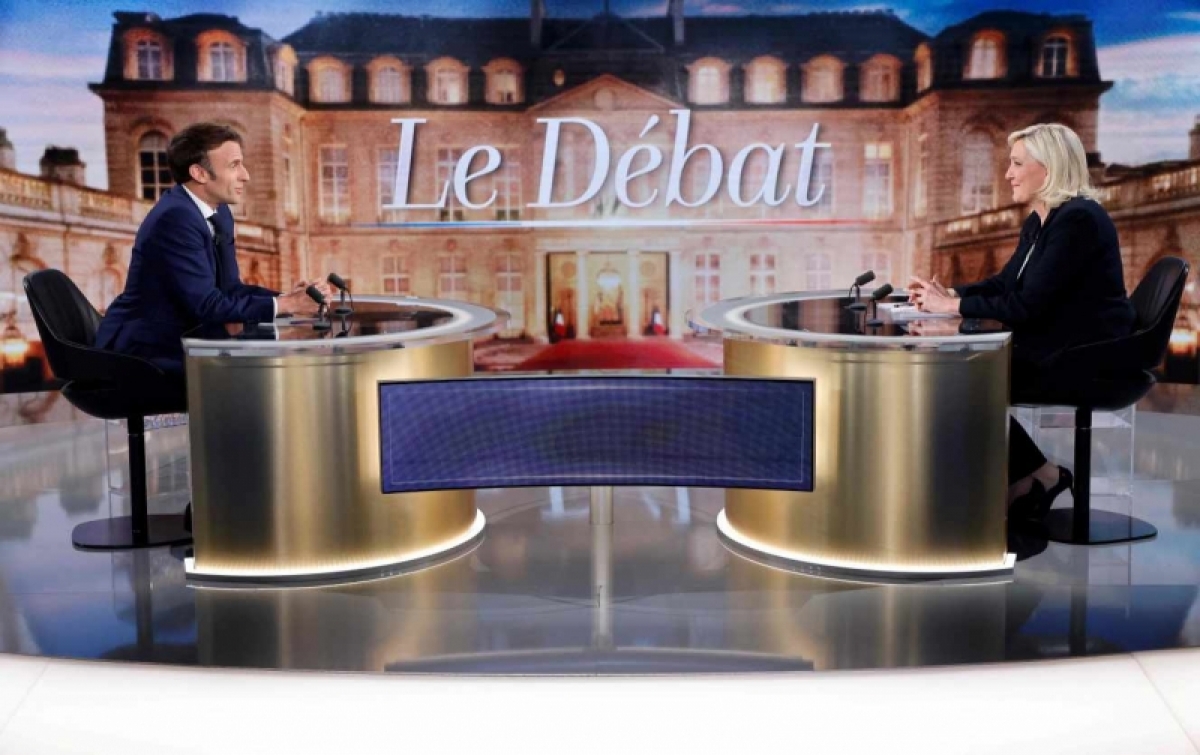 Ông Macron và bà Le Pen trong cuộc tranh luận tối 20/4. (Ảnh: Le Monde)