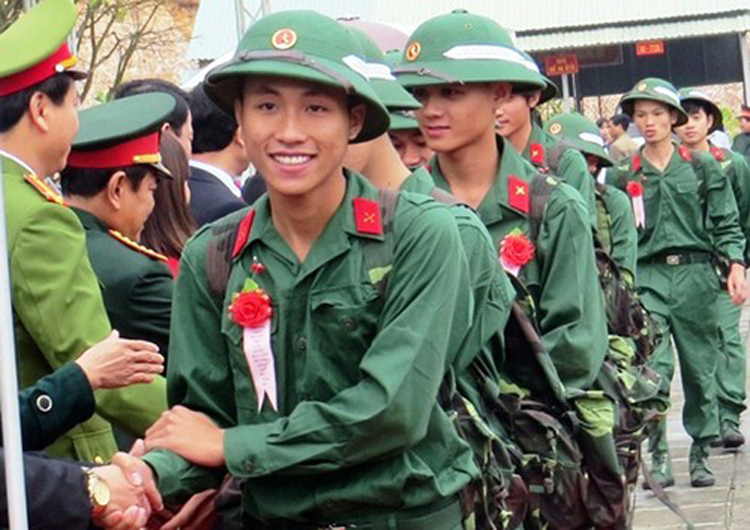 Tân binh lên đường nhập ngũ tại Quảng Nam. (Ảnh: Vnexpress)
